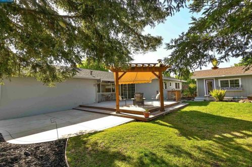 3231 Ida Dr, Concord CA  94519-2136 exterior