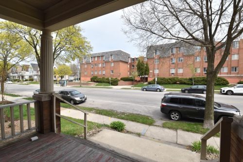 2483 Oakland Ave, Milwaukee WI 53211-4335 exterior