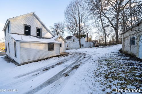 1921 Douglas Ave, Kalamazoo MI 49007-1638 exterior