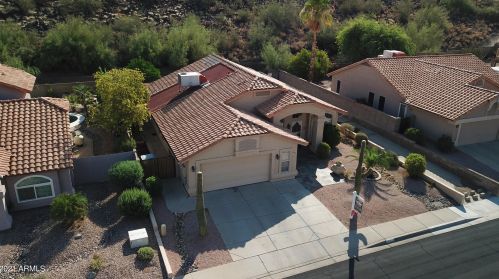 1620 Acoma Dr, Phoenix AZ 85032-5226 exterior