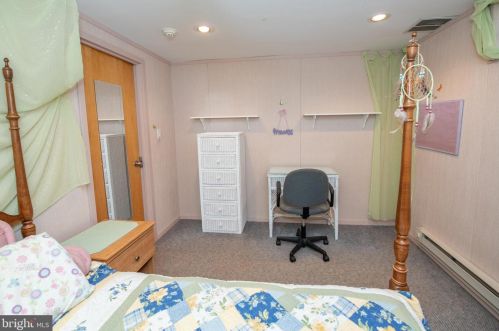 699 Longview Dr, Huntingdon Valley PA 19006-2219 exterior