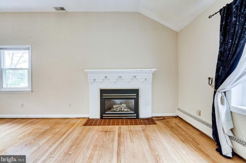 4301 Laurel Rd, Alexandria VA 22309-2520 exterior