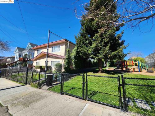 1611 63 St, Berkeley CA 94703-2607 exterior