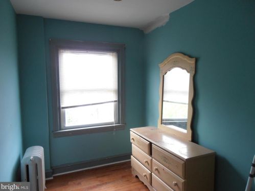 5834 3 St, Philadelphia PA 19106-1802 exterior