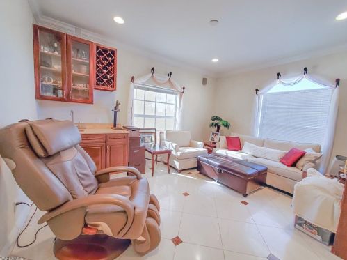 834 105 Ave, Naples FL 34108-1844 exterior