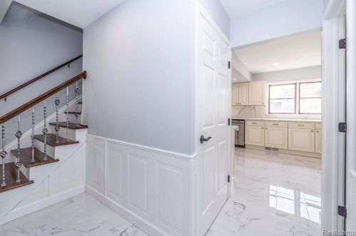 425 Rosemary St, Dearborn Heights MI  48127-3681 exterior