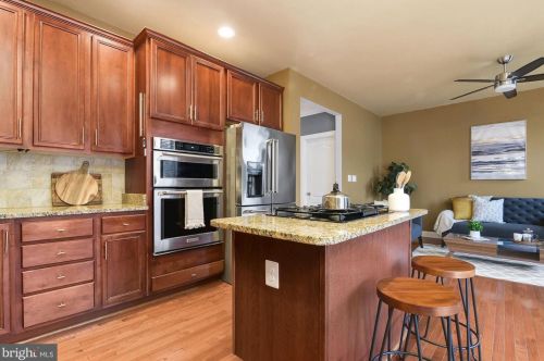 17028 Amity Dr, Rockville MD 20855-2578 exterior