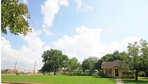 1030 10th St, Hempstead, TX 77445-5243