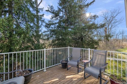 1342 Alameda Blvd, Troy MI 48085-6739 exterior