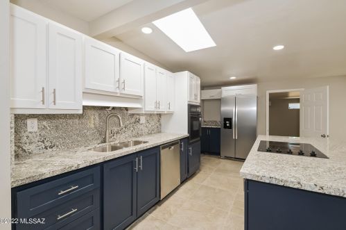 8648 Kenyon Dr, Tucson AZ  85710-4234 exterior