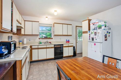 1900 Burton, Grand Rapids MI 49506-4620 exterior