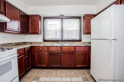 6900 Campbell Ave, Chicago IL 60645-4604 exterior