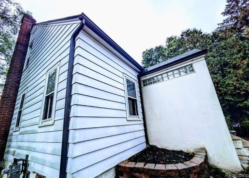 47195 North Ave, Macomb Township, MI