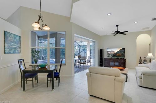 6615 Chestnut Cir, Naples FL 34109-7811 exterior