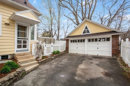 33 Hadwen Ln, Worcester, MA 01602-2600