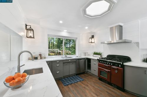 31 Ridge Park Ln, Concord CA 94518-1451 exterior