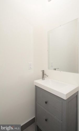 864 19th St, Philadelphia PA 19130-2022 exterior