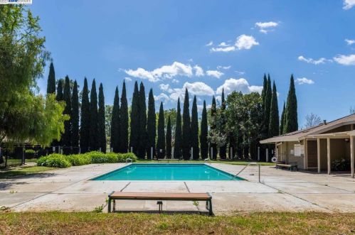 2021 Olivera Rd, Concord CA 94520-5461 exterior