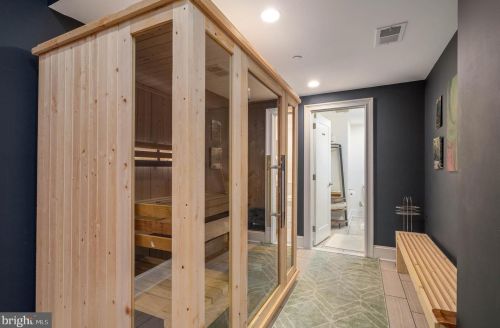 1018 Leithgow St, Philadelphia PA  19123-1421 exterior