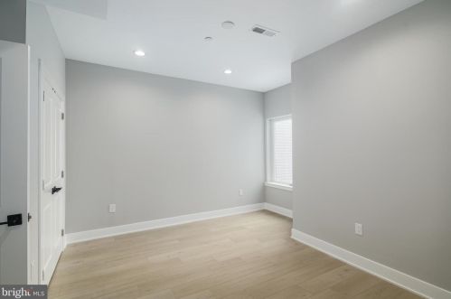 429 Lemonte St, Philadelphia PA 19128-4534 exterior