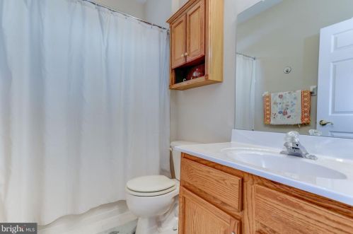 84 Warwick Way, Southampton NJ 08088-1122 exterior