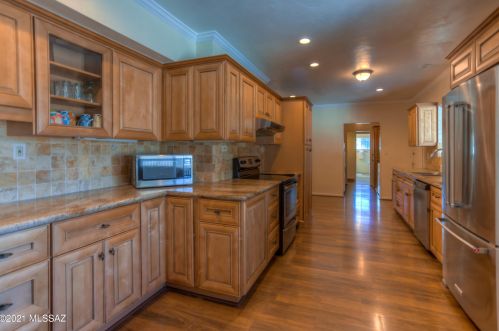 201 Irving Ave, Tucson AZ 85711-6239 exterior