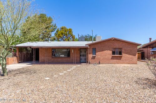 3933 Hampton Pl, Tucson, AZ 85712-3105