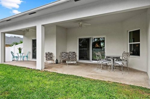 294 Ridgecrest Dr, Fort Pierce FL  34953-8303 exterior