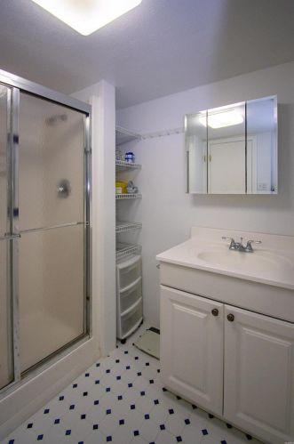 1242 Hyannis Dr, Saint Louis MO 63146-4639 exterior