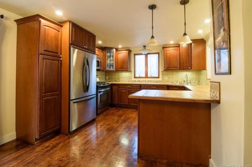 16 Seagrave St, Killingly CT 06239-4129 exterior