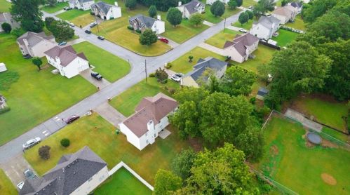 5961 Duren Mdw Dr, Lithonia GA 30058-3592 exterior