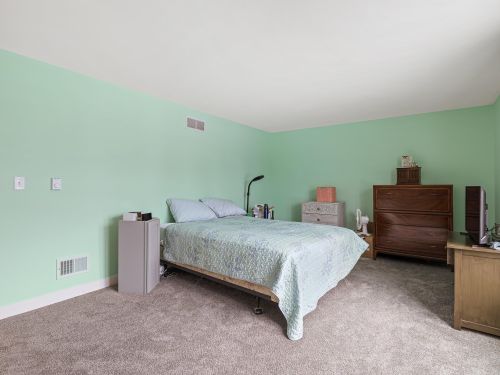 5160 King Arthurs Ct, Milwaukee WI 53221-3138 exterior