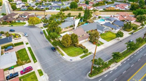 1871 Bryan Ave, Tustin CA 92780-4703 exterior