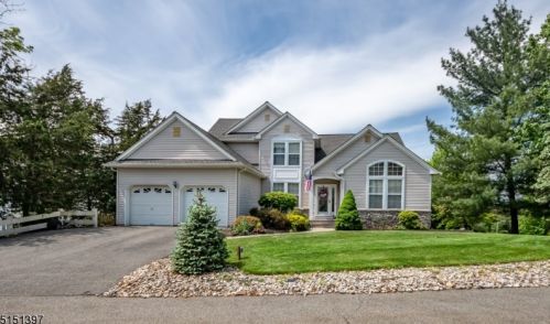 70 Canada Goose Dr, Hackettstown, NJ 07840-3117