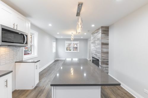 5009 Lavergne Ave, Chicago IL 60638-5831 exterior