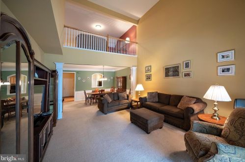 232 Sparrow Dr, Trenton NJ 08690-2461 exterior