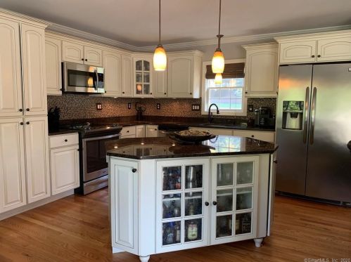 469 Roosevelt Dr, Seymour CT 06478-2701 exterior