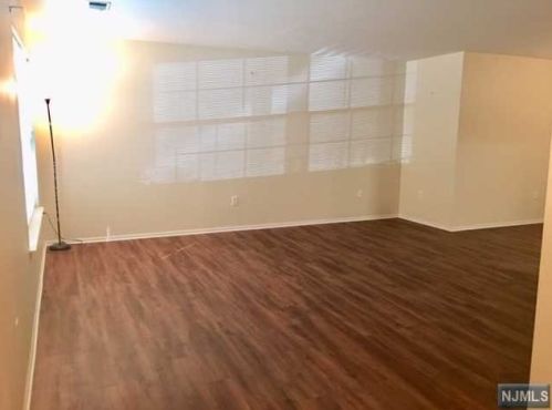 2080 Drake Ct, Mahwah NJ  07430-3801 exterior