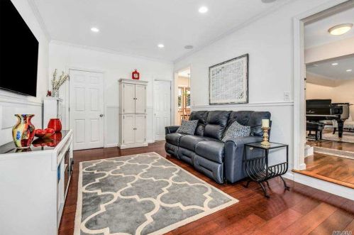 110 Rogues Path, Huntington Station NY 11746-2741 exterior