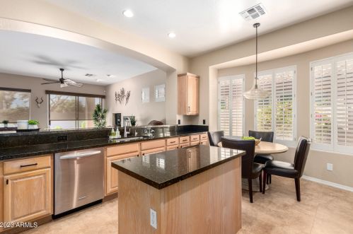 5255 Estevan Rd, Phoenix AZ 85054-7116 exterior