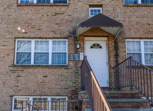 143 College Dr, Edison NJ  08817-5988 exterior