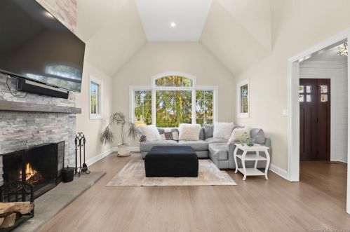 42 Kings Hwy, Westport CT  06880-4710 exterior