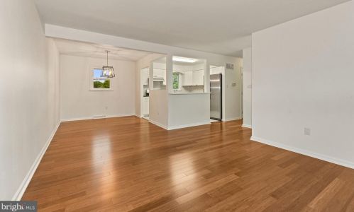 6 Kennedy Dr, Cookstown NJ 08511-1120 exterior