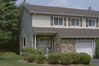 15 Tor Pl, Hopatcong, NJ 07843-1575