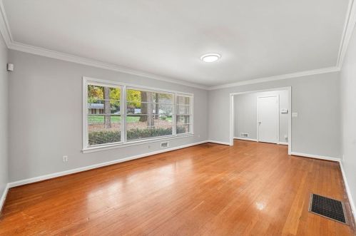 5820 Greenbrier Rd, Atlanta GA 30328-5215 exterior