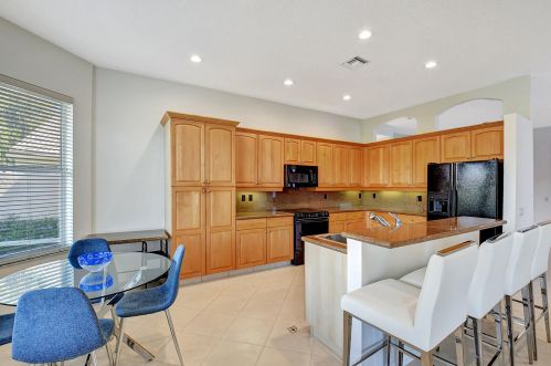 6635 Bali Hai Dr, Boynton Beach FL 33437-7046 exterior