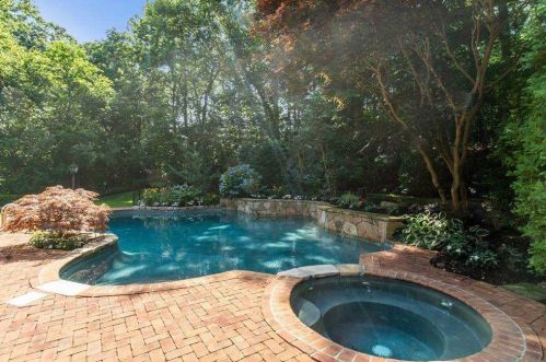 10 Durham Dr, Huntington Station NY 11746-5310 exterior