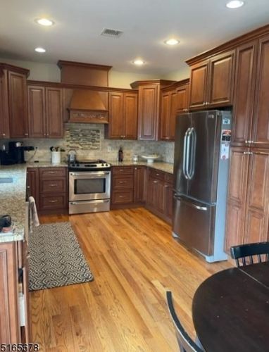 10 Daniel Dr, East Hanover NJ  07936-1336 exterior