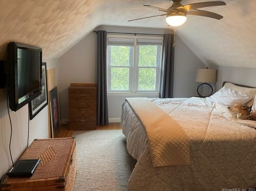 42 Oxford Dr, Enfield CT 06082-2535 exterior