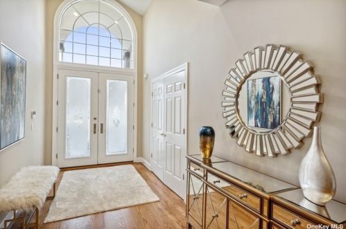 105 Madeira Blvd, Huntington Station, NY 11747-5247